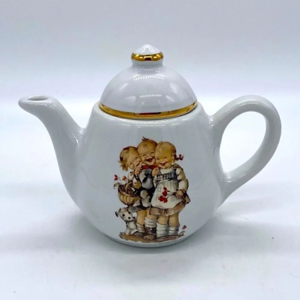 M.J. Hummel Follow the Leader Miniature Tea Pot and 2 plates